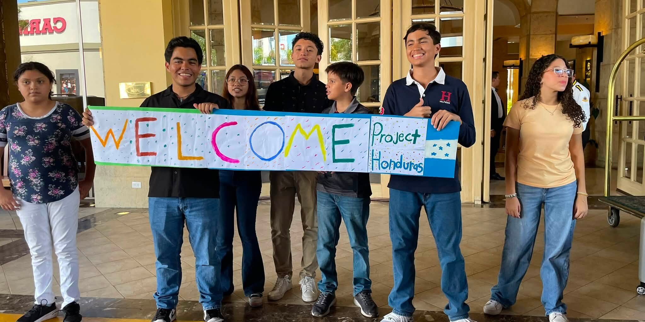 Our brothers and sisters greeting us in Tegucigalpa Our brothers and sisters greeting us in Tegucigalpa